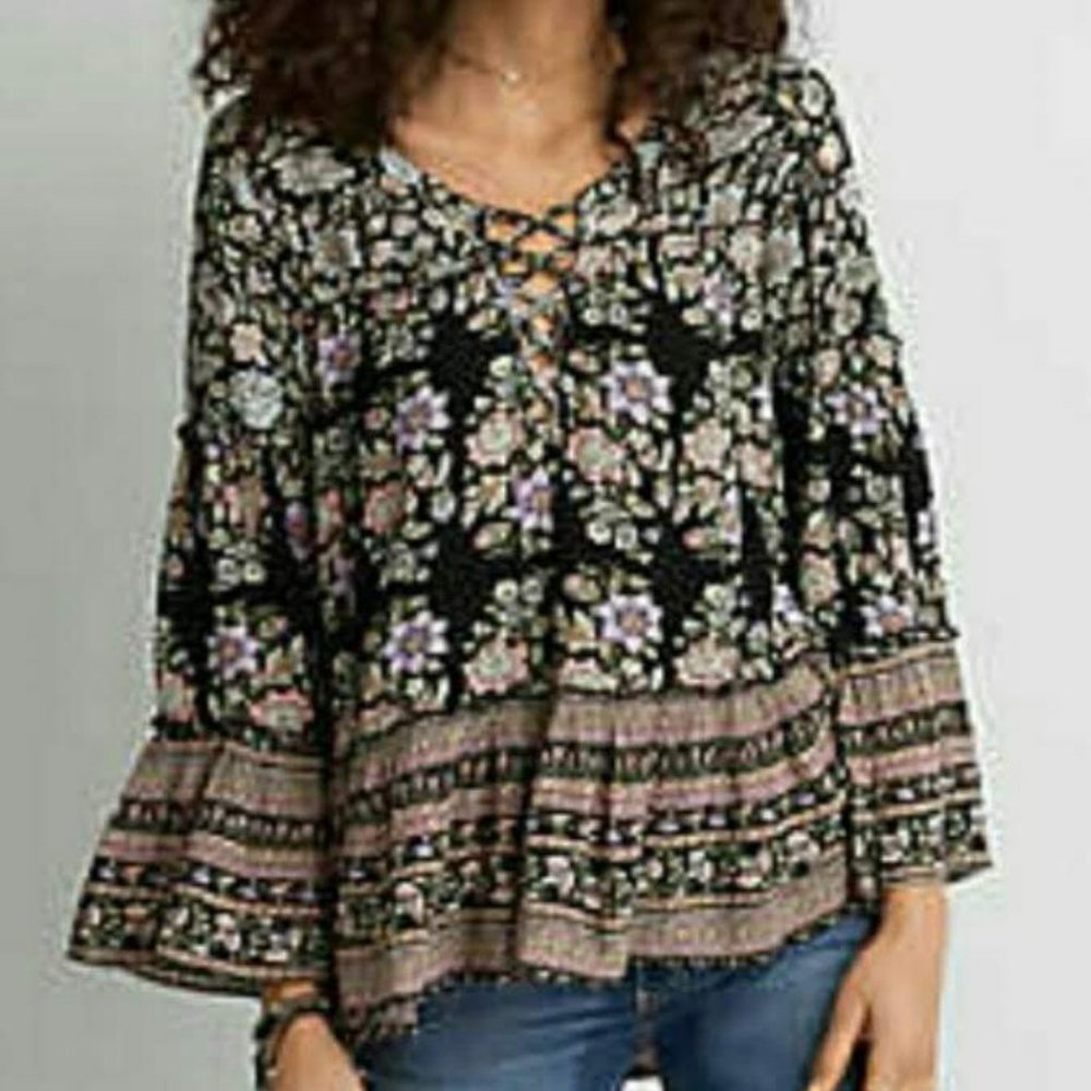 Dark Floral Boho Lace-Up Peasant Blouse Size S. Black Bell Sleeve American Eagle